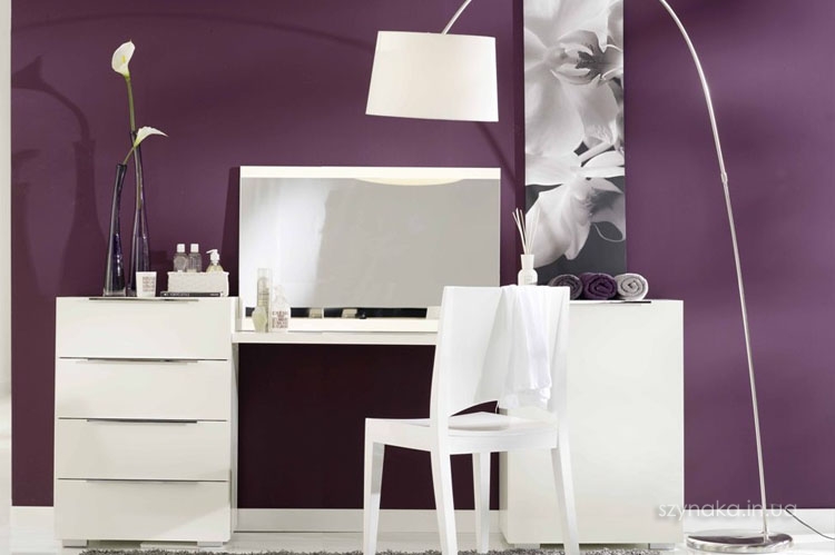 Кто из нас не мечтает о туалетном столике? Кто из нас не мечтает о туалетном столике?